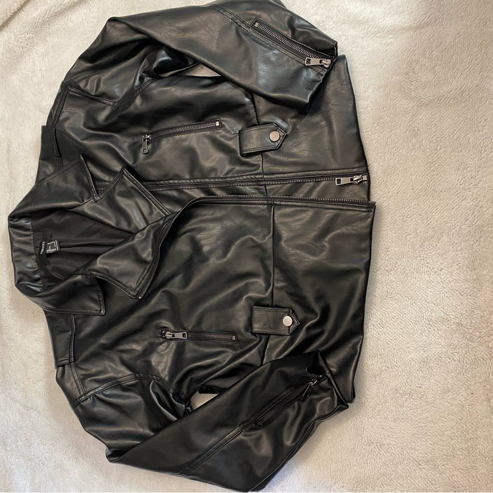 Forever 21 Black Lightweight Shirt Jacket with Stand-Up Collar